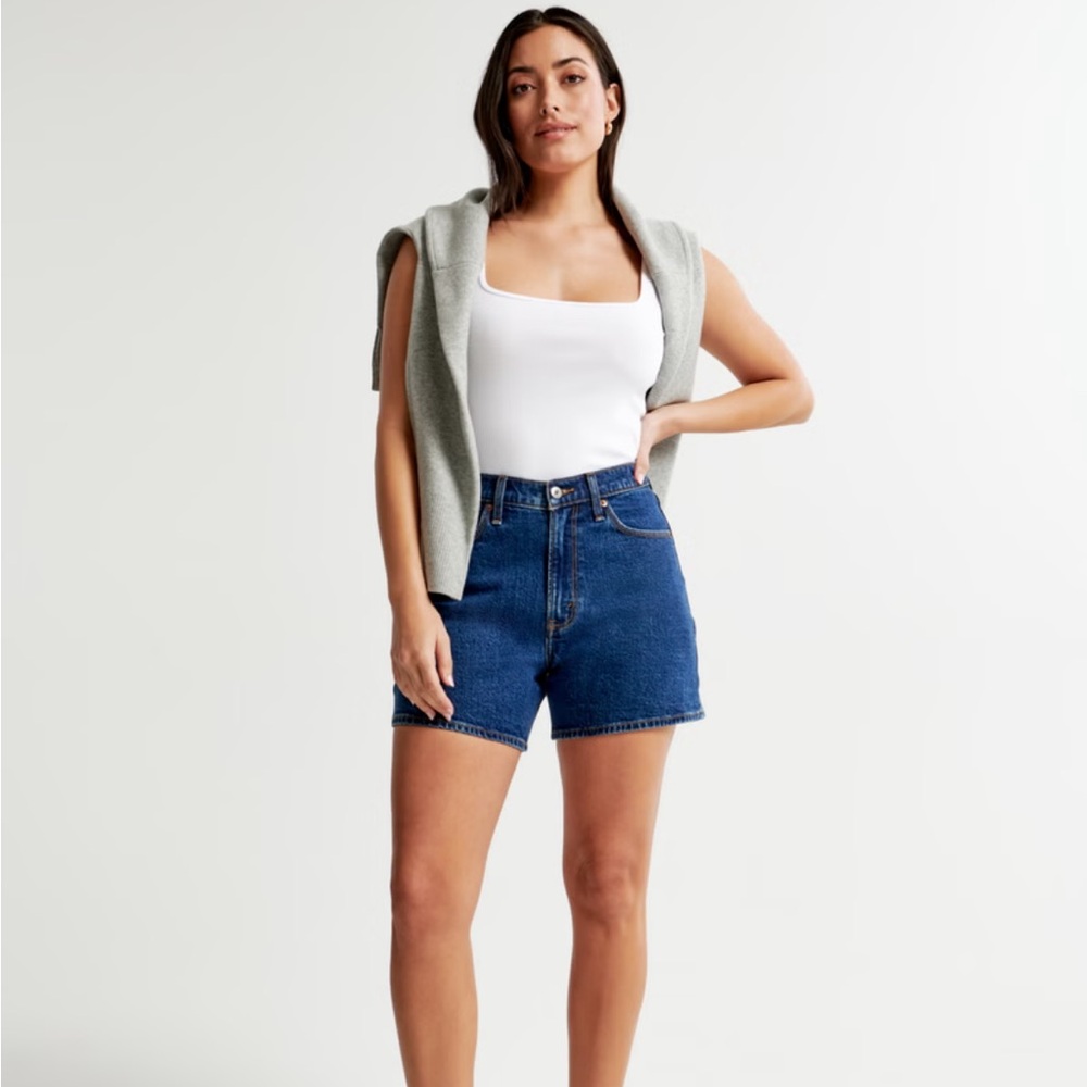 Abercrombie Curve Love Dad Short, size 31, Dark Wash